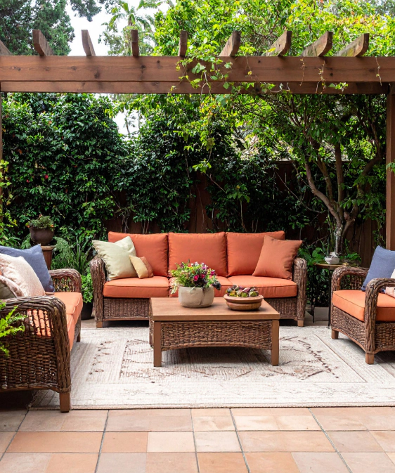 Outdoor & Exterior Living